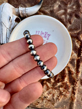 Load image into Gallery viewer, 6MM Navajo Pearl Bracelet Stretchy