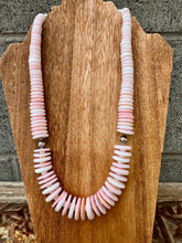 Load image into Gallery viewer, Big Graduated Conch Necklace