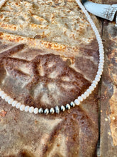 Load image into Gallery viewer, Beige Faceted Choker With Navajo Pearls