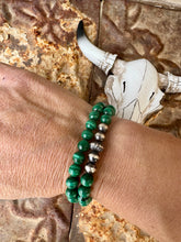 Load image into Gallery viewer, Green Malachite + Navajo Pearl Bracelet