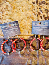 Load image into Gallery viewer, Mini Spiny Oyster Hoop Earrings With Navajo Pearls