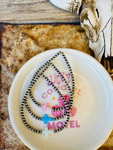 Load image into Gallery viewer, Navajo Pearl Bracelet With Opal Cross