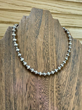 Load image into Gallery viewer, Alternating Navajo Pearl Choker 6MM & 3MM