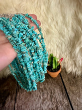 Load image into Gallery viewer, Turquoise Chip Choker