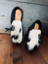 Load image into Gallery viewer, Road Runner Moccasin Size 7