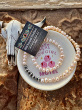 Load image into Gallery viewer, Peach Pearls Necklace With Navajo Pearls
