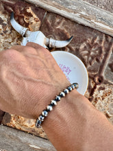 Load image into Gallery viewer, 6MM Navajo Pearl Bracelet Stretchy
