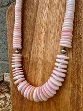 Load image into Gallery viewer, Big Graduated Conch Necklace
