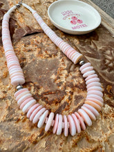 Load image into Gallery viewer, Big Graduated Conch Necklace
