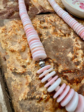 Load image into Gallery viewer, Big Graduated Conch Necklace
