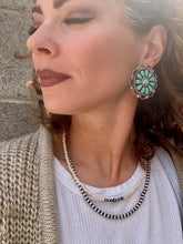 Load image into Gallery viewer, Beige Faceted Choker With Navajo Pearls
