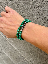 Load image into Gallery viewer, Green Malachite + Navajo Pearl Bracelet
