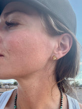 Load image into Gallery viewer, Mother Of Pearl Heart Stud Earrings
