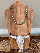 Load image into Gallery viewer, Navajo Desert Pearl Necklace 18"

