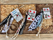 Load image into Gallery viewer, Cows &amp; Cowboy Lovin// HOWDY//SUP DARLIN  Keychains
