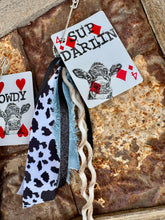 Load image into Gallery viewer, Cows &amp; Cowboy Lovin// HOWDY//SUP DARLIN  Keychains
