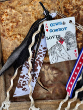 Load image into Gallery viewer, Cows &amp; Cowboy Lovin// HOWDY//SUP DARLIN  Keychains
