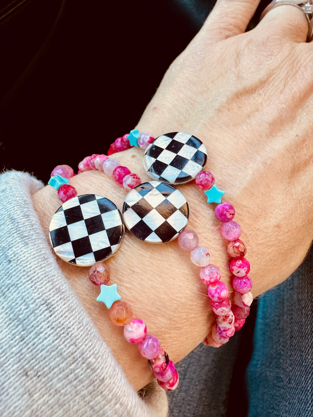 Pink Jade Bracelet With Checkered Shell