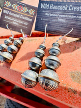 Load image into Gallery viewer, Graduated Navajo Pearl Earrings
