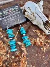 Load image into Gallery viewer, Kingman Turquoise Chip Disc Earrings
