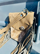 Load image into Gallery viewer, Day Trippin Crossbody Purse Taupe
