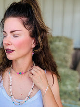 Load image into Gallery viewer, Turquoise Bar Choker With Pink Shell
