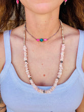 Load image into Gallery viewer, Turquoise Bar Choker With Pink Shell
