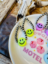 Load image into Gallery viewer, Authentic Navajo Pearls With Large Smileys
