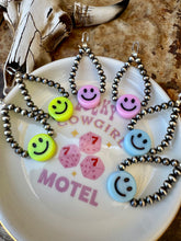 Load image into Gallery viewer, Authentic Navajo Pearls With Large Smileys
