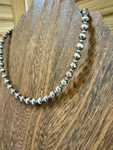 Load image into Gallery viewer, Alternating Navajo Pearl Choker 6MM &amp; 3MM
