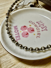 Load image into Gallery viewer, Alternating Navajo Pearl Choker 6MM &amp; 3MM
