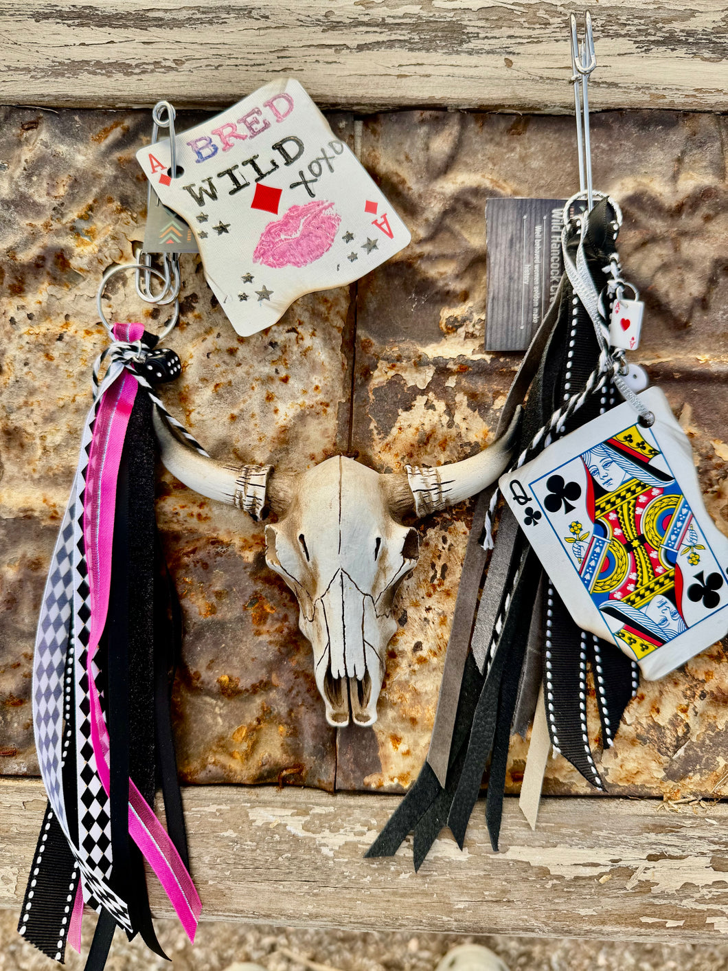 BRED WILD / QUEEN KEYCHAIN